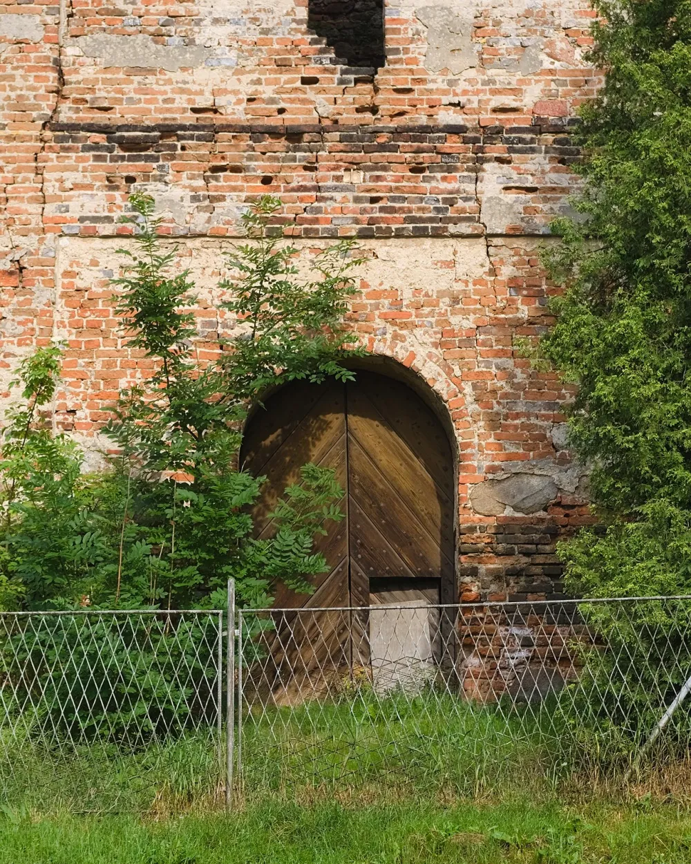 Św. Jadwigi, Ziemięcice, Ziemięcice — exterior