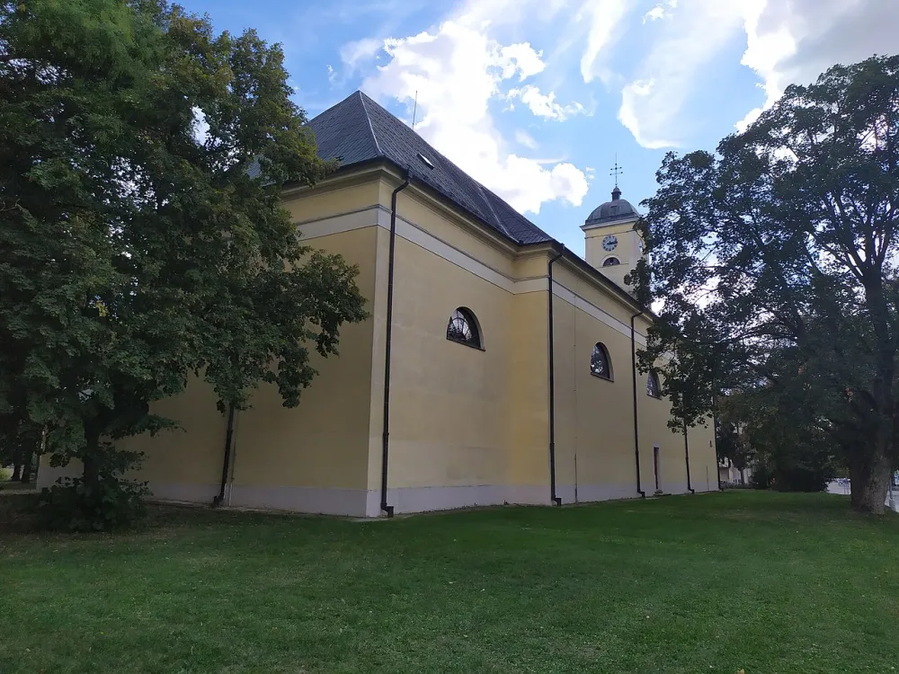 Farský kostol sv. Margity Antiochijskej, Šaľa — exterior