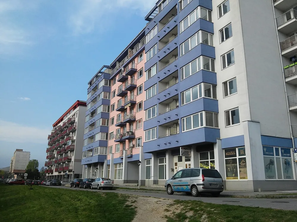 Farský kostol sv. Vincenta de Paul (vincentíni), Bratislava — exterior