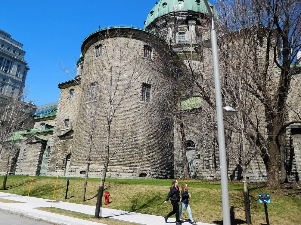 Cathédrale Marie-Reine-du-Monde — exterior