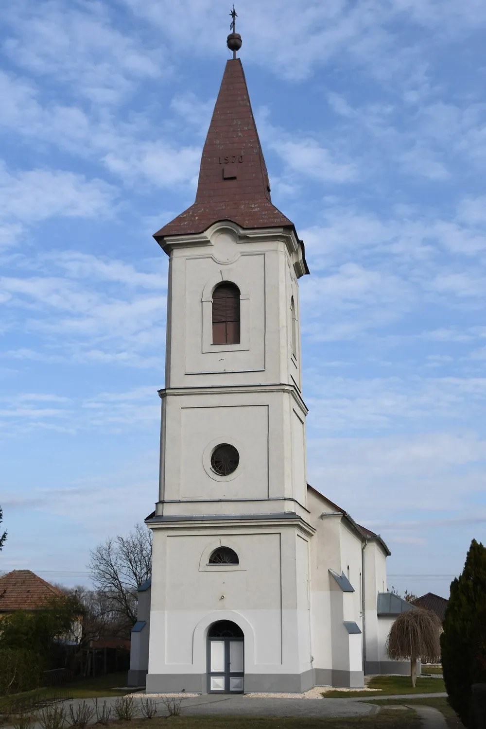 Szent László-templom, Apagy — exterior