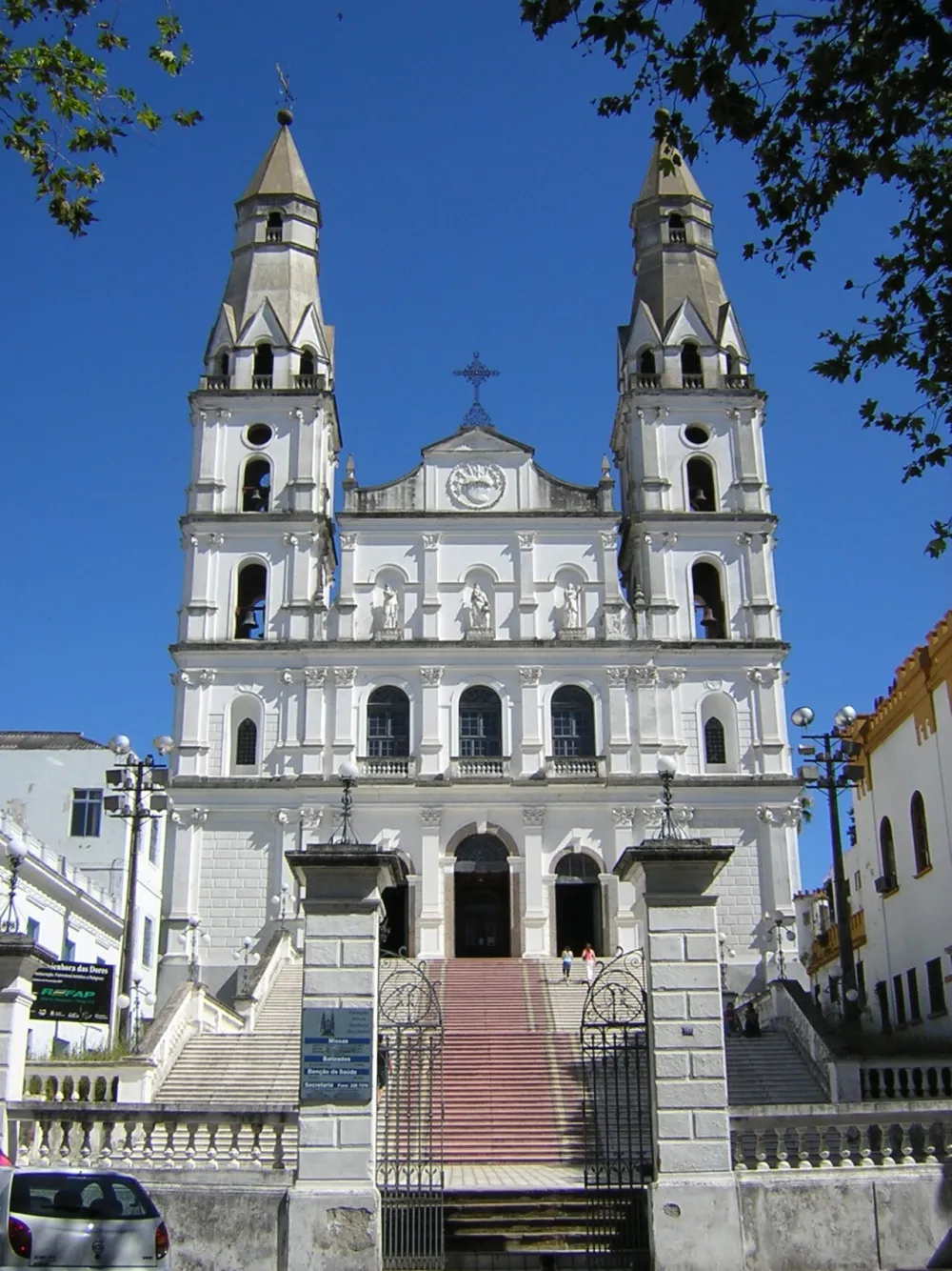Basílica Menor de Nossa Senhora das Dores, Porto Alegre — exterior