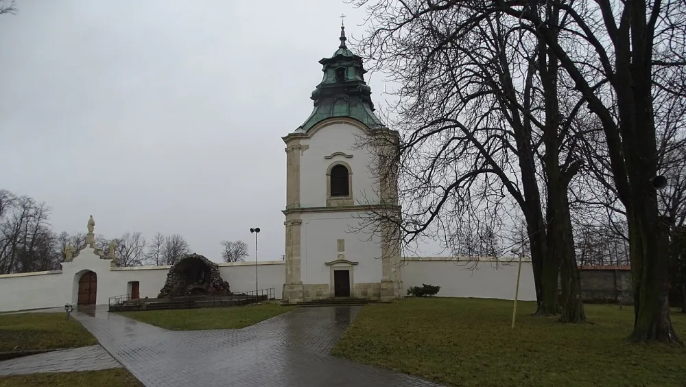 Bł. Wincentego Kadłubka, Jędrzejów, Jędrzejów — exterior