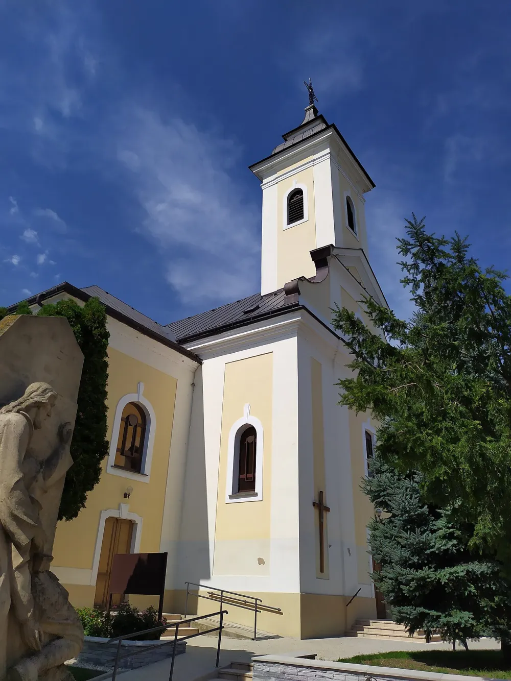 Farský kostol patriarchu Abraháma, Abrahám — exterior
