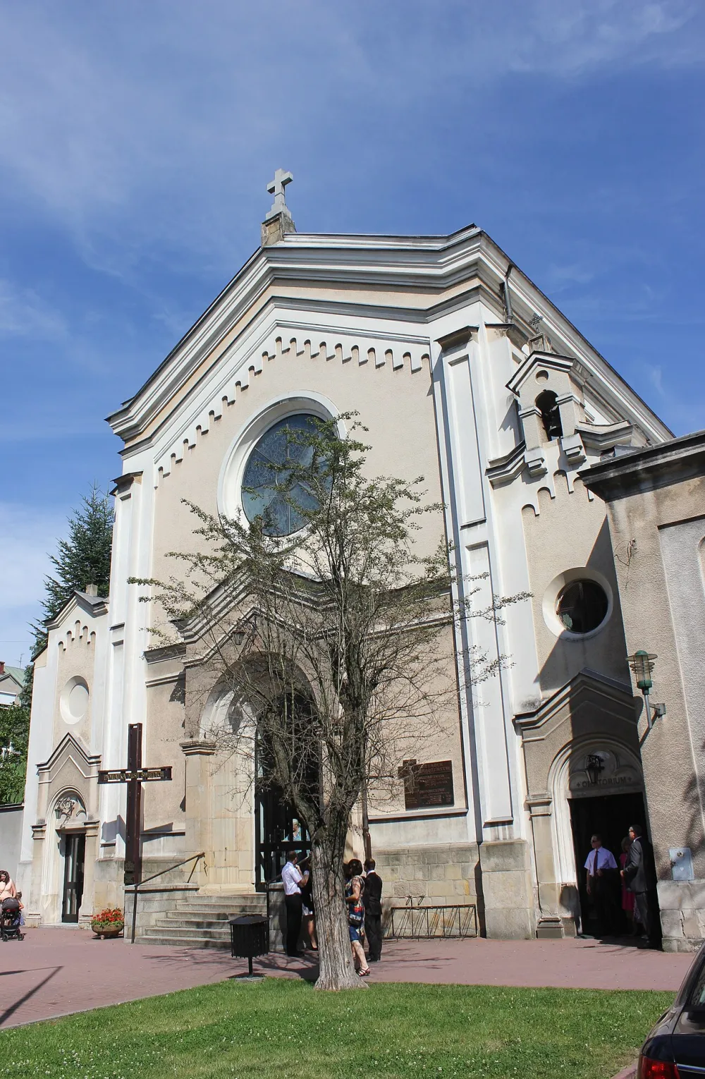 Świętego Krzyża i Św. Filipa Neri, Tarnów, Tarnów — exterior