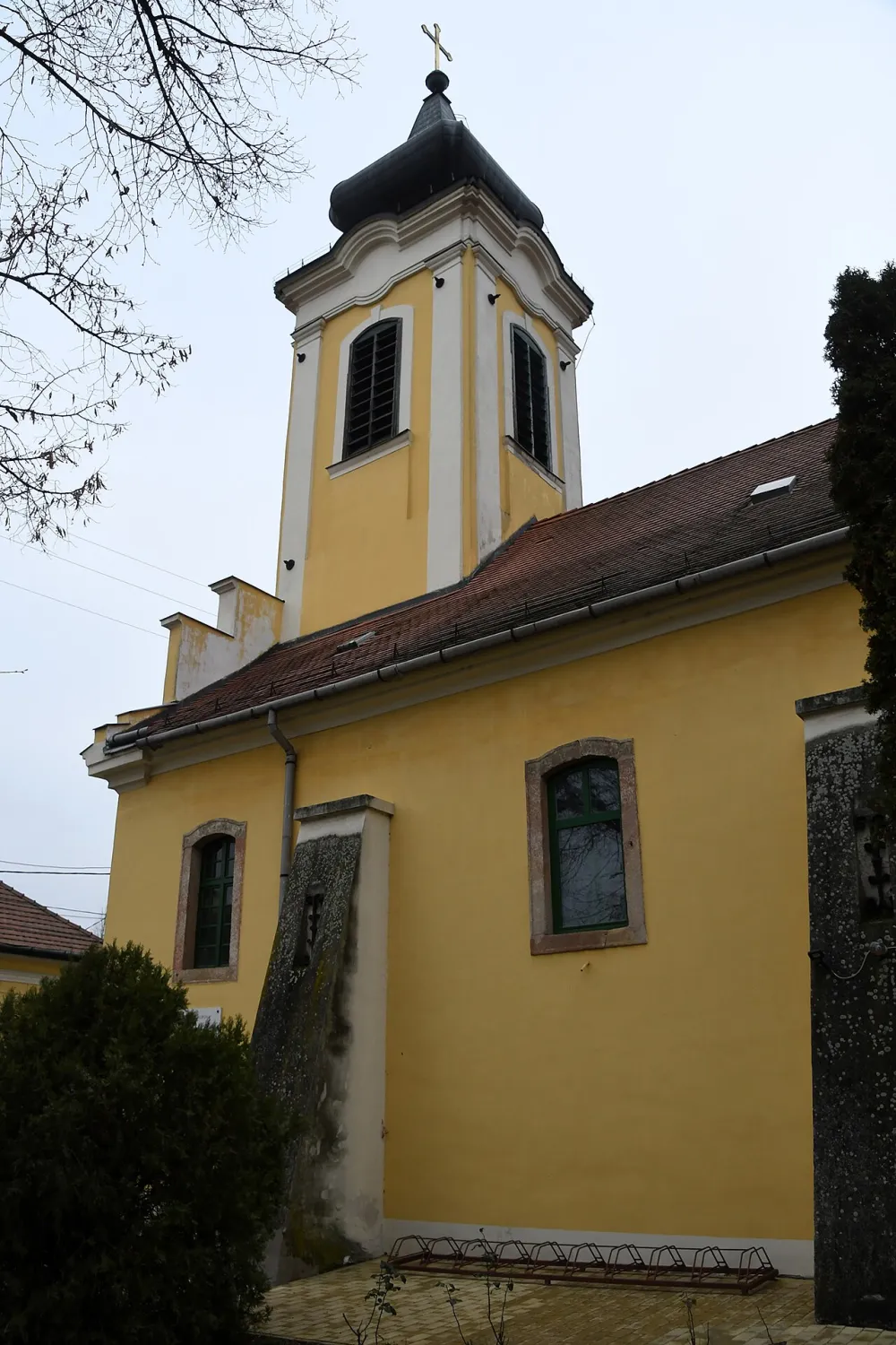 Békásmegyer-Ófalui templom, Budapest — exterior