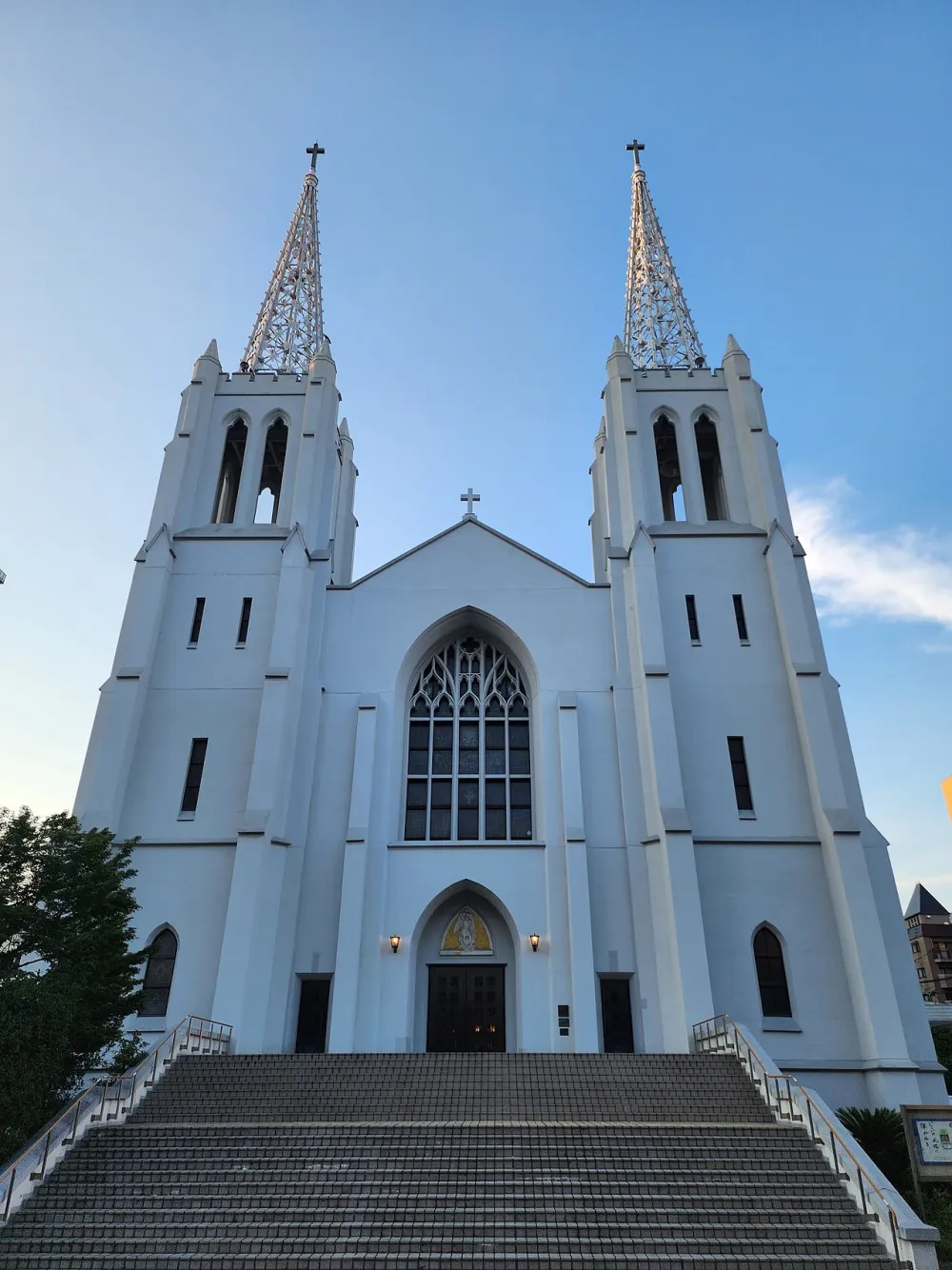 布池教会大聖堂 (Cathedral of St Peter & St Paul Nunoike Nagoya), 愛知県名古屋市東区葵１丁目１２−23 — exterior