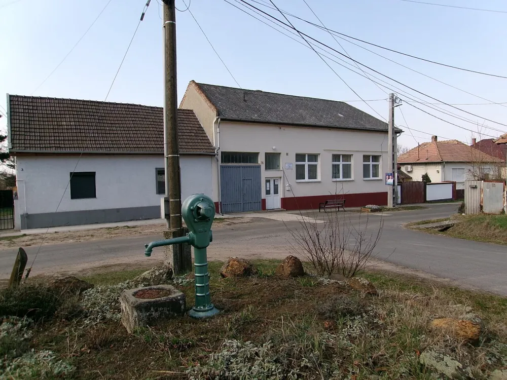 Szent István király templom, Apc — exterior