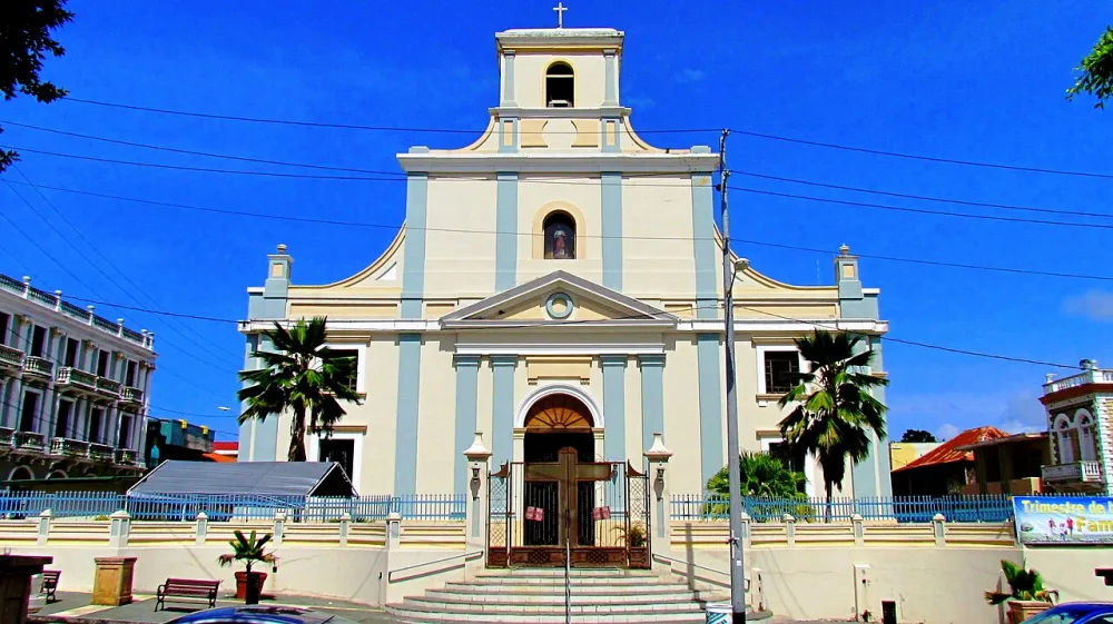 Catedral San Felipe Apóstol, Arecibo — exterior