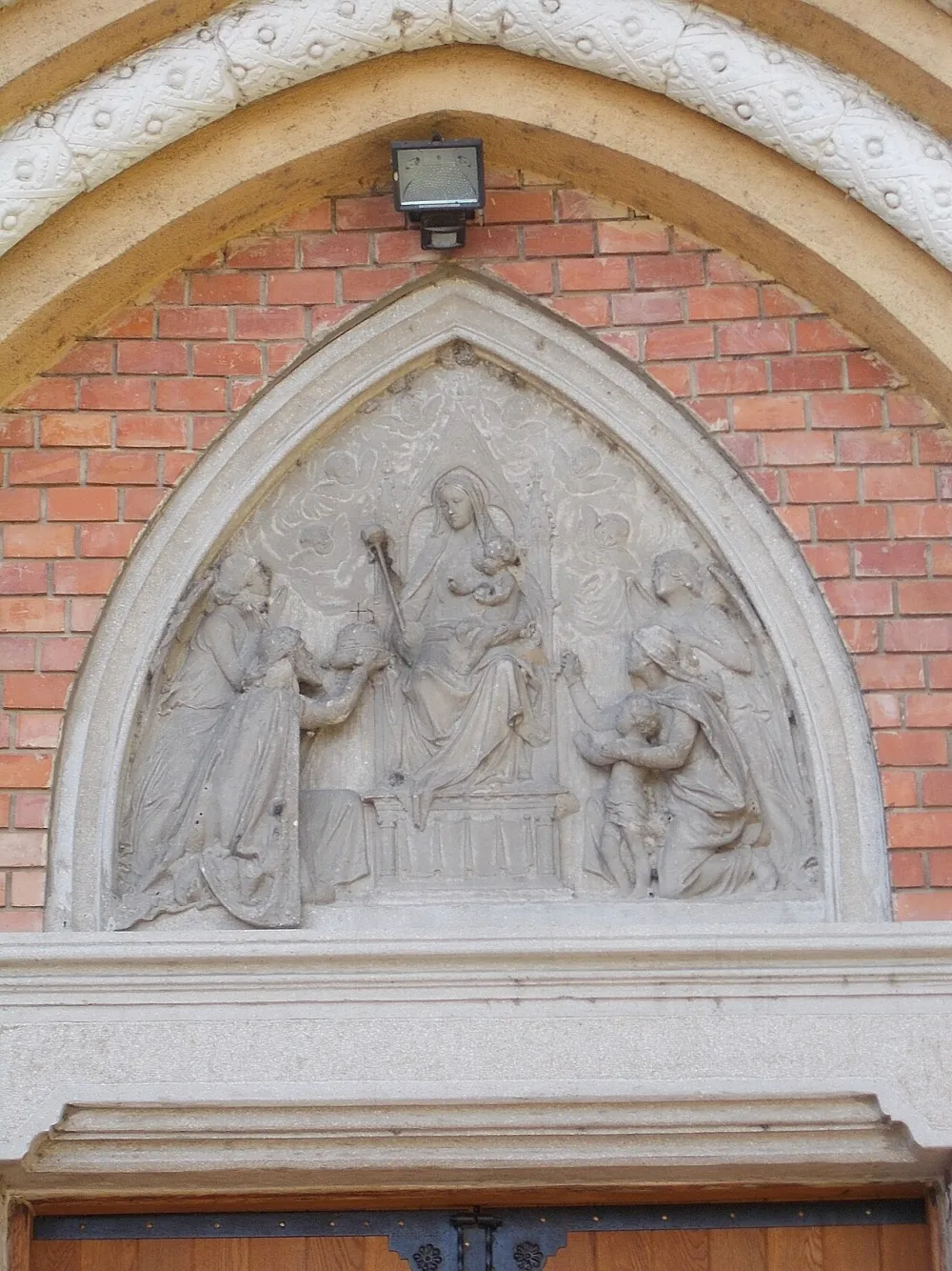 Szent István király templom, Dunaharaszti — exterior