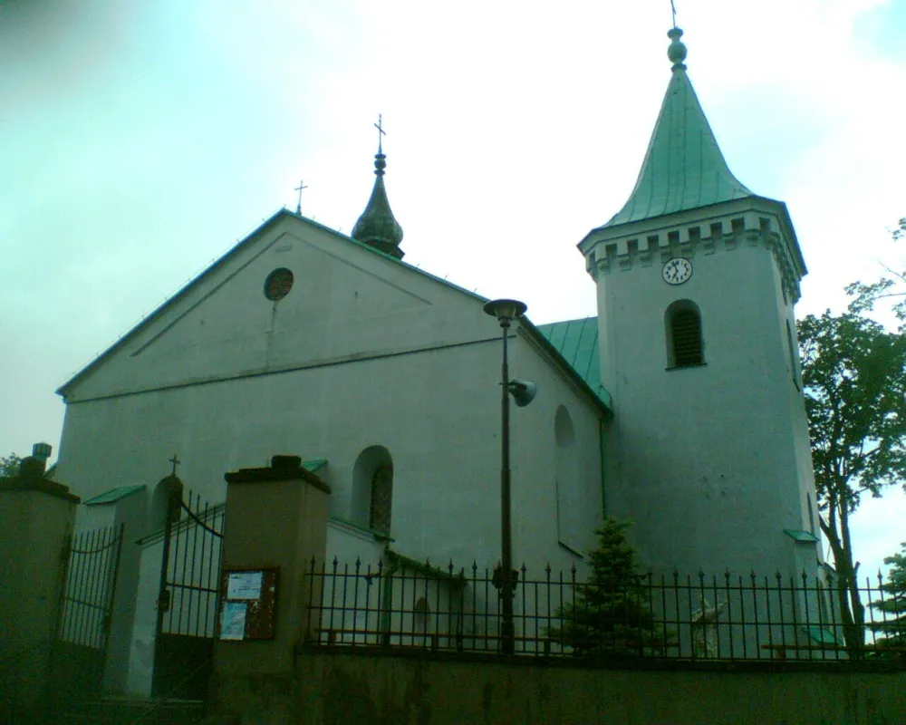 Świętych Apostołów Piotra i Pawła, Radoszyce, Radoszyce — exterior