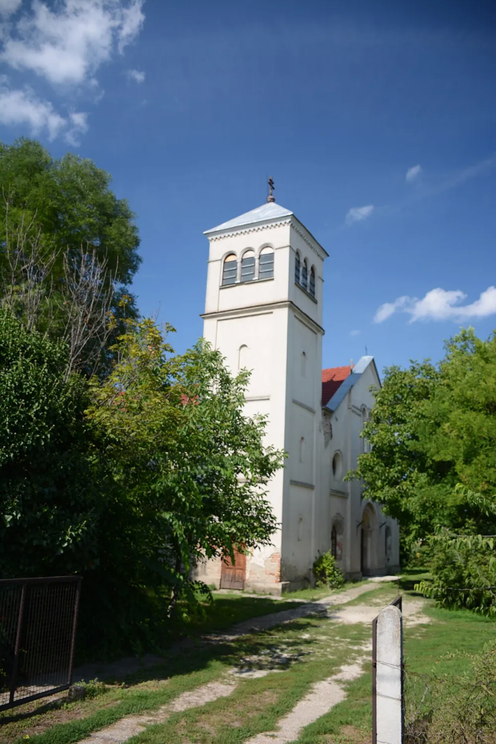 Krisztus Király-templom, Tác — exterior