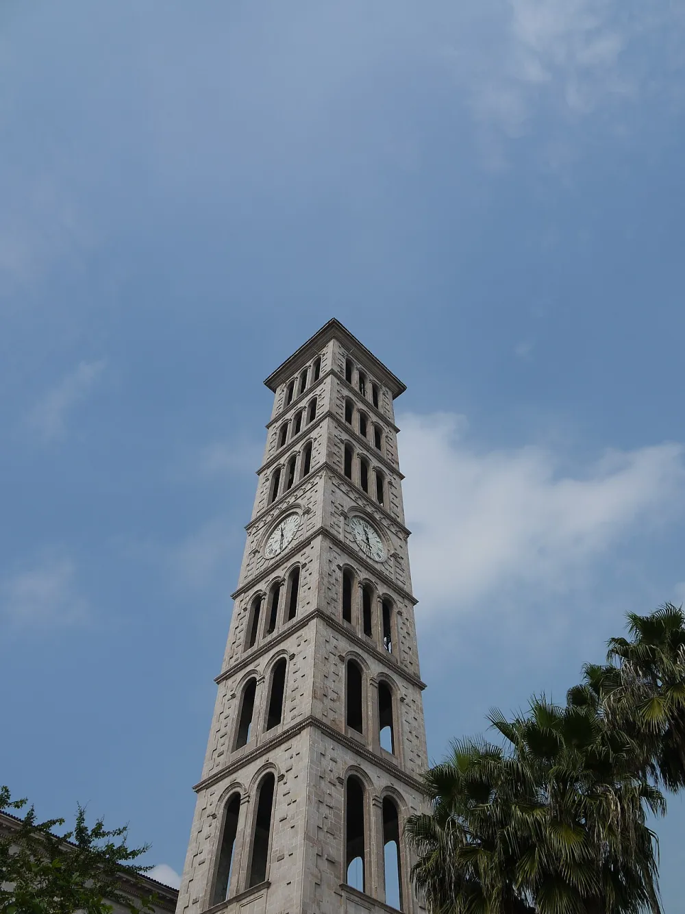 Basílica de Nuestra Señora del Roble, Monterrey — exterior