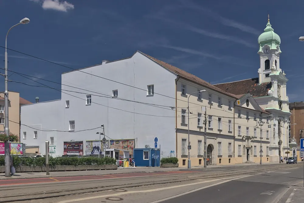 Kostol sv. Alžbety Uhorskej (alžbetínky), Bratislava — exterior