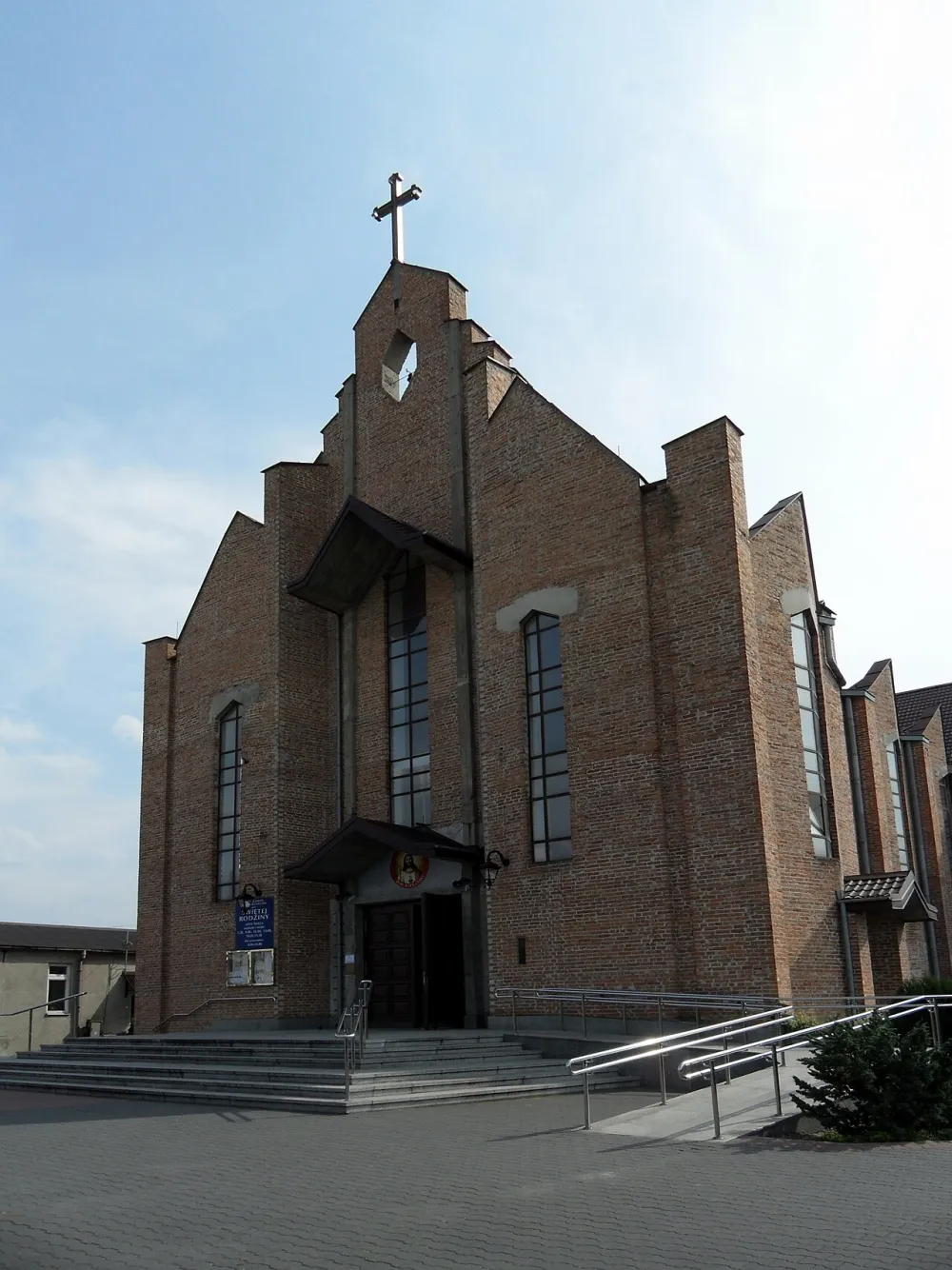Świętej Rodziny we Włochach-Ursusie, Warszawa, Warszawa — exterior