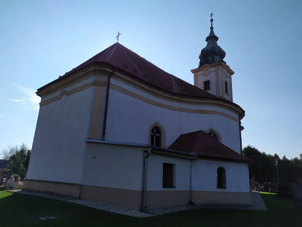 Farský kostol obetovania Panny Márie, Červeník — exterior
