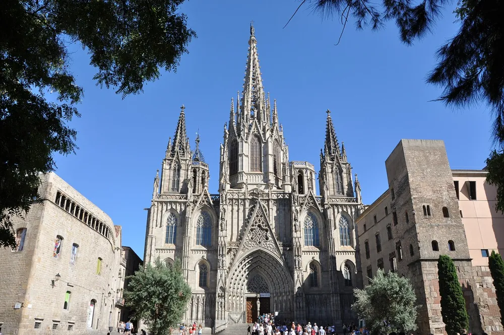 Santa Església Catedral de la Santa Creu i Santa Eulàlia, Barcelona — exterior