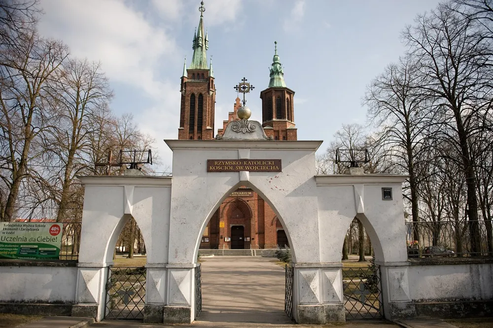 Św. Wojciecha Biskupa i Męczennika, Łódź, Łódź — exterior