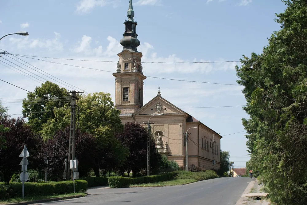 Magyarok Nagyasszonya templom, Mezőfalva — exterior