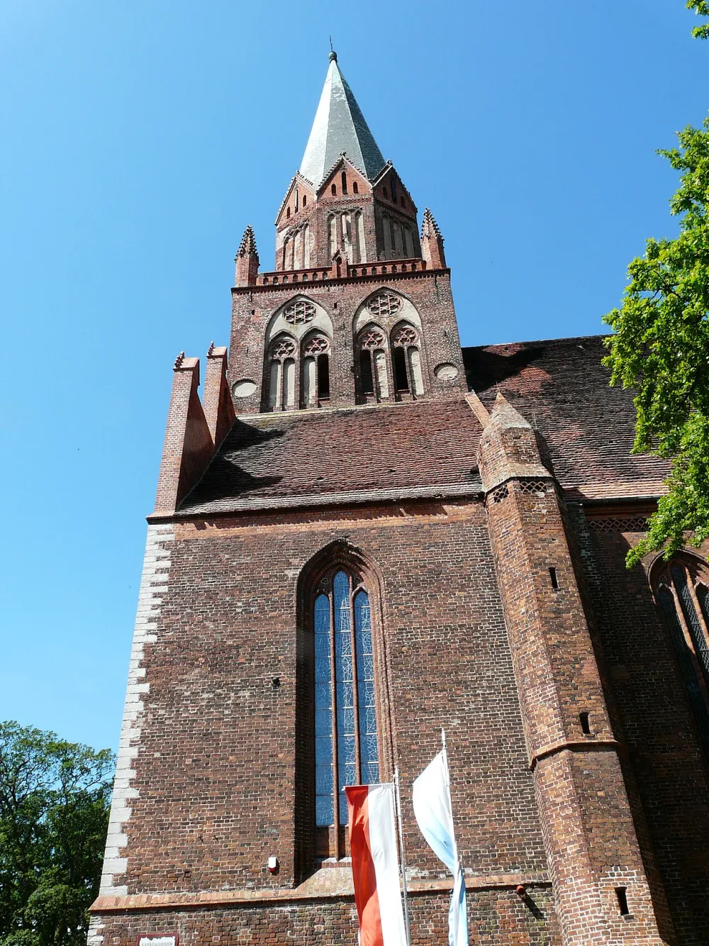 Macierzyństwa Najświętszej Maryi Panny, Trzebiatów, Trzebiatów — exterior