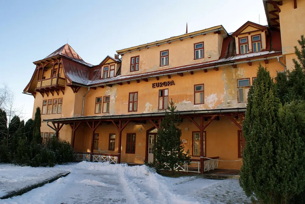 Farský kostol sv. Petra a Pavla (Nový Smokovec), Vysoké Tatry — exterior