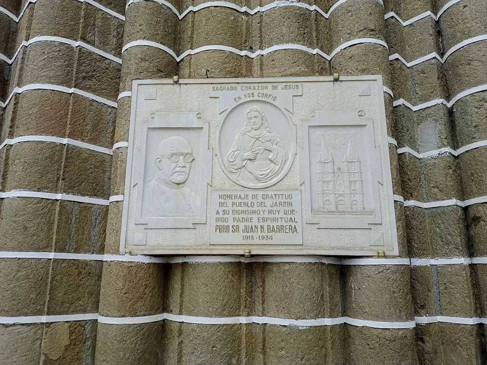 Basílica Menor de la Inmaculada Concepción, Jardín — exterior