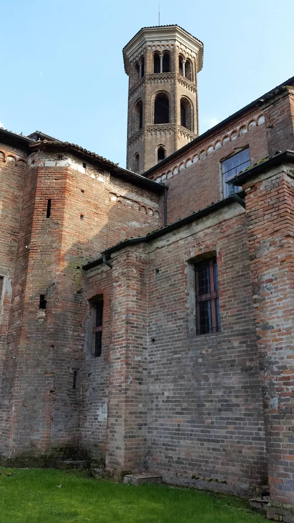 Chiesa di Assunzione della Beata Vergine Maria, Abbadia Cerreto — exterior