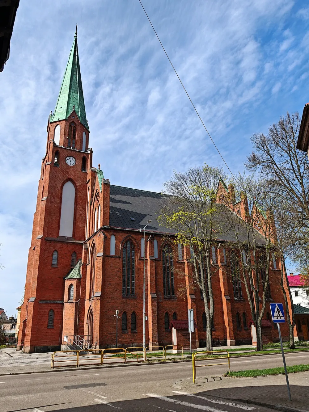 Najświętszej Maryi Panny Królowej Polski, Lębork, Lębork — exterior