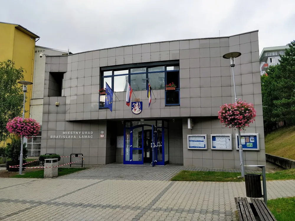 Farský kostol sv. Margity Uhorskej (Lamač), Bratislava — exterior
