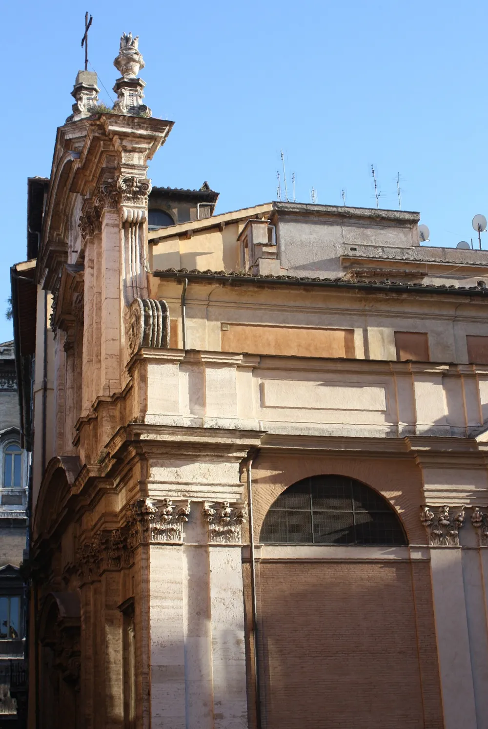 Chiesa di Santa Caterina della Rota, Roma — exterior