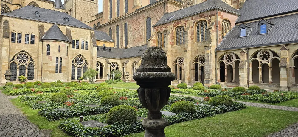 Trierer Dom (Hohe Domkirche St. Peter), Trier — exterior