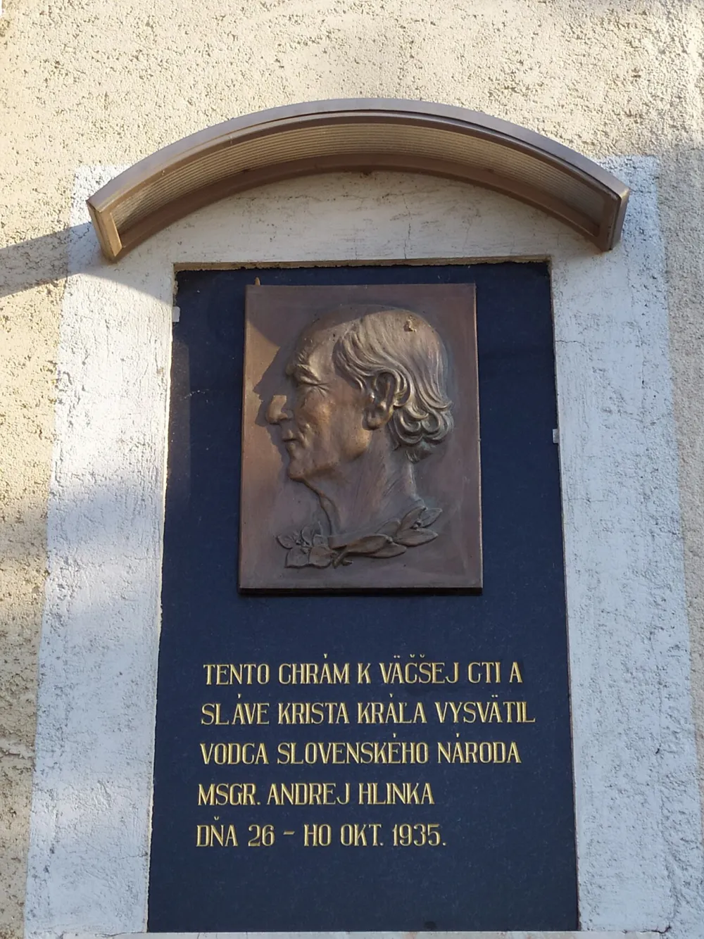 Farský kostol Krista Kráľa (Šulekovo), Hlohovec — exterior