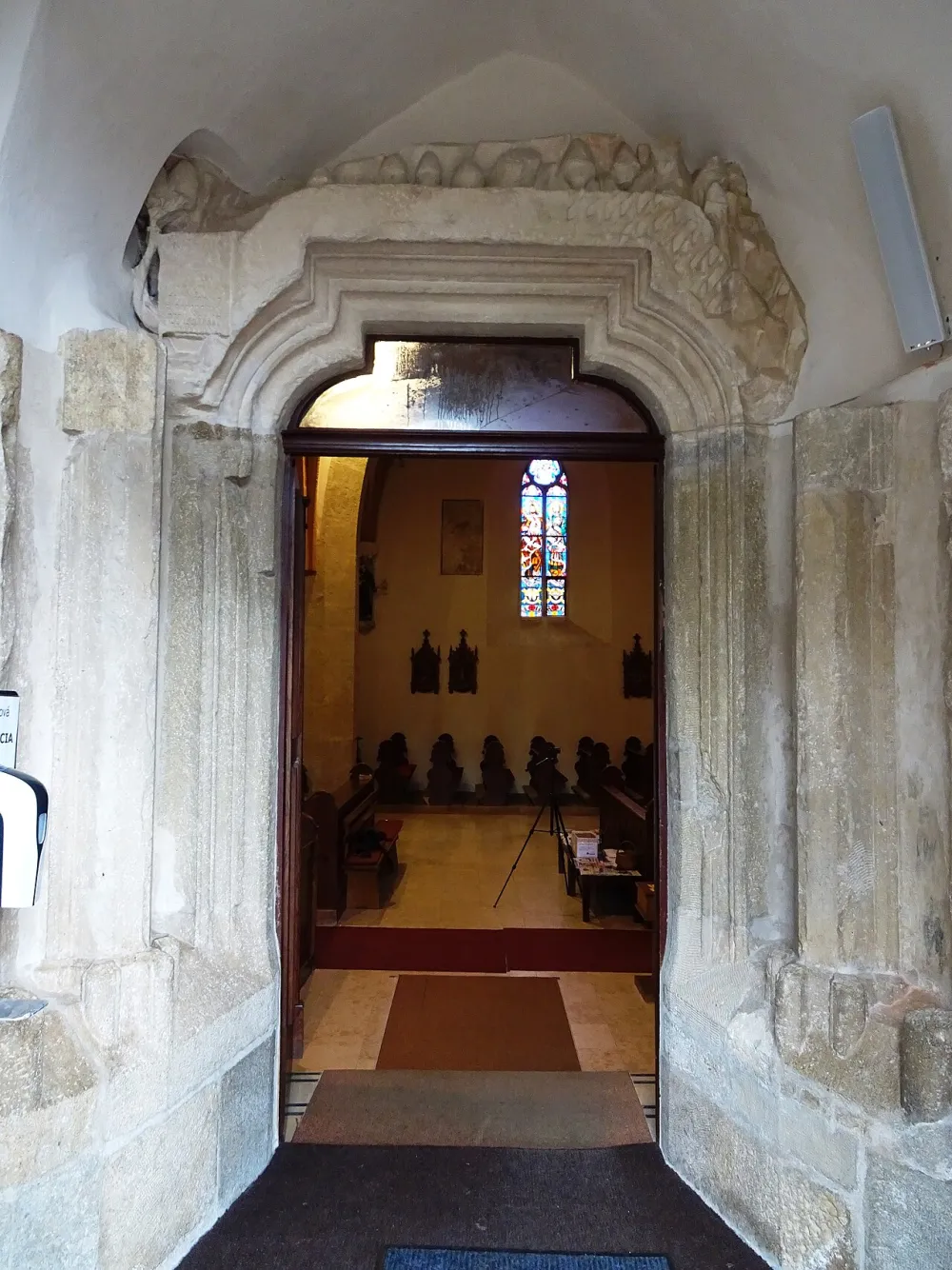Farský kostol sv. Juraja, Svätý Jur — exterior