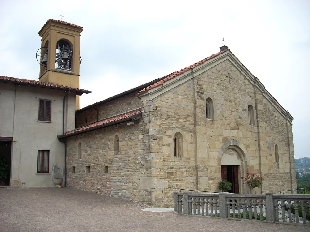 Chiesa dei Santi Gottardo e Colombano (Arlate, Calco), Calco — exterior