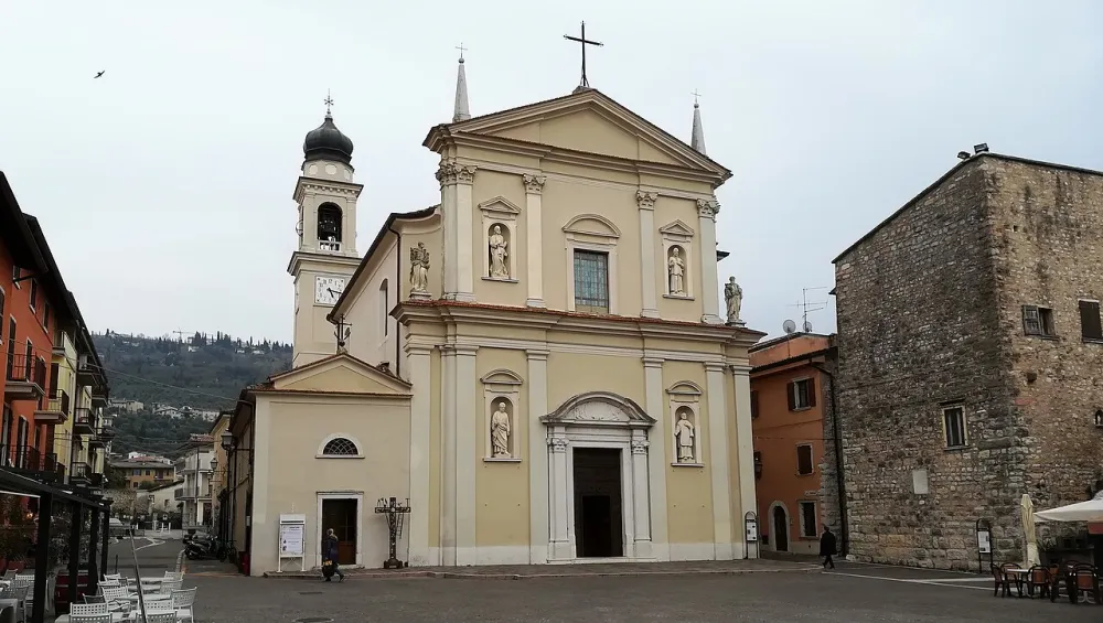 Chiesa dei Santi Pietro e Paolo Apostoli (Torri del Benaco), Torri del Benaco — exterior