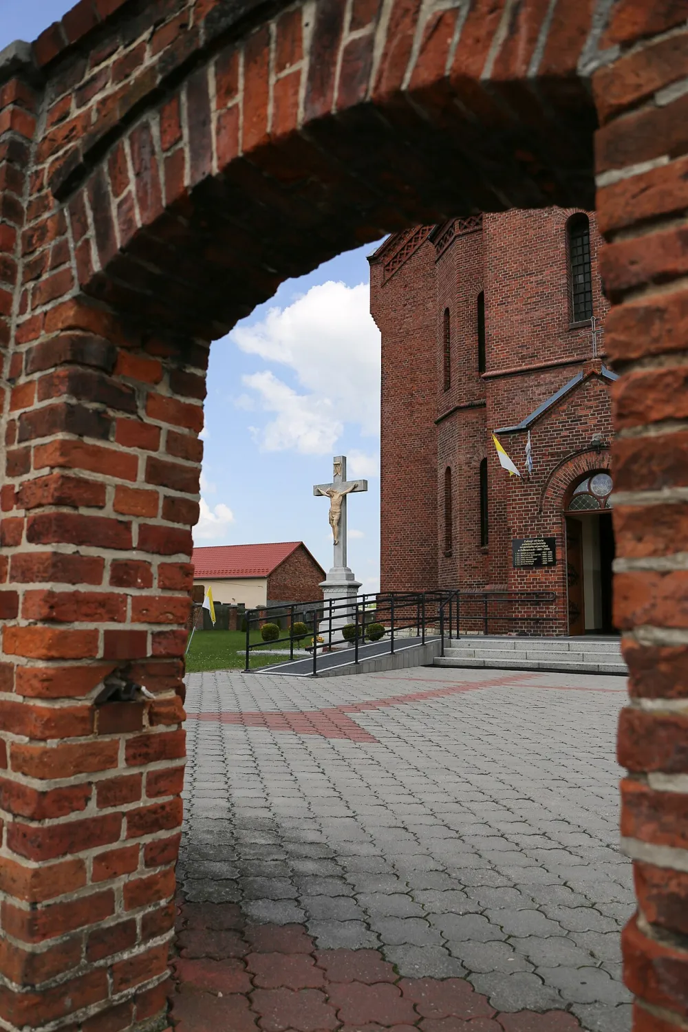 św. Stanisława Biskupa i Męczennika, Fałkowice, Fałkowice — exterior