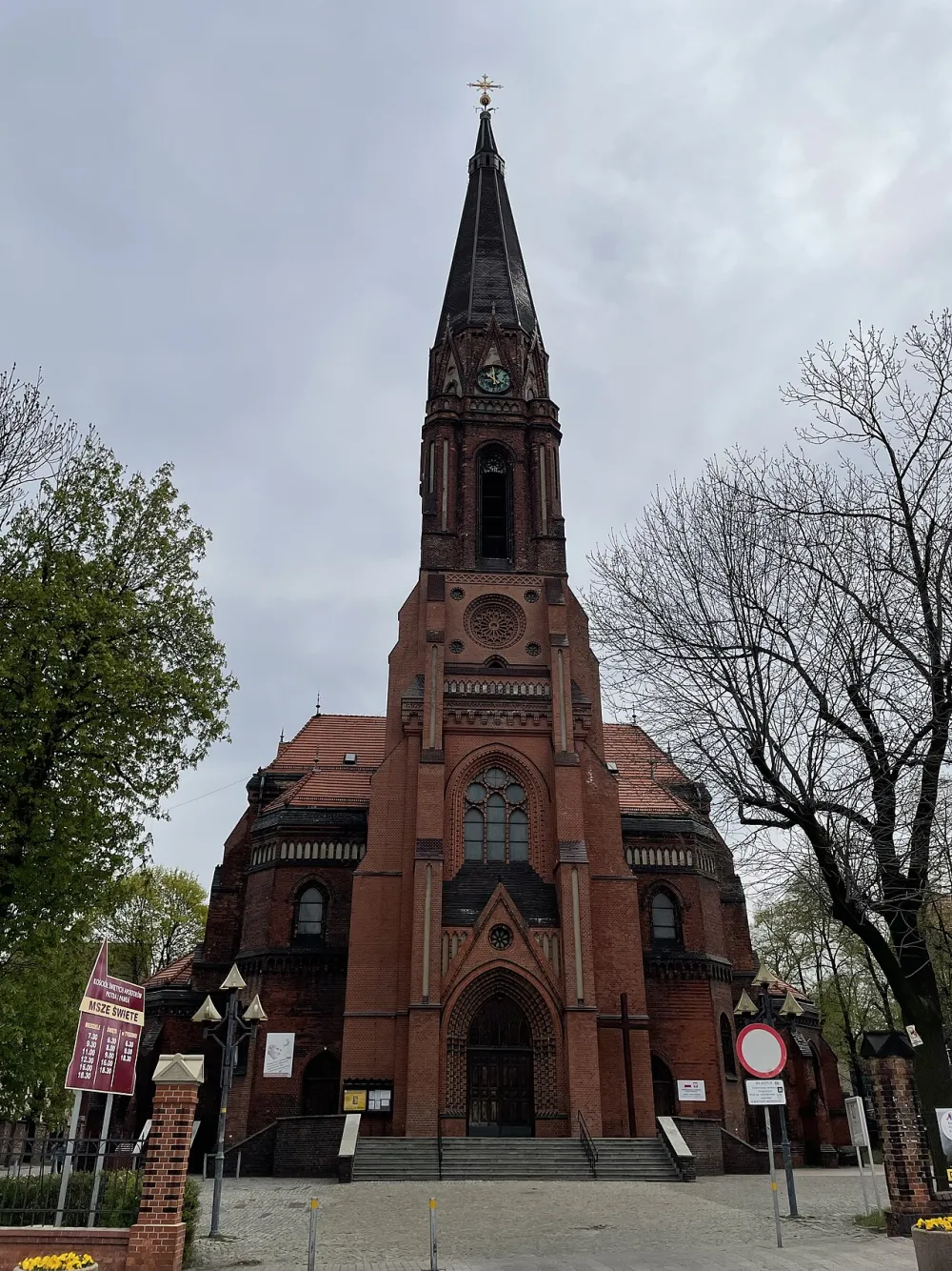 Św. Apostołów Piotra i Pawła, Katowice, Katowice — exterior