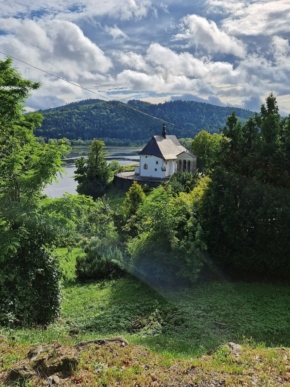 Św. Pustelników Świerada i Benedykta, Tropie, Tropie — exterior