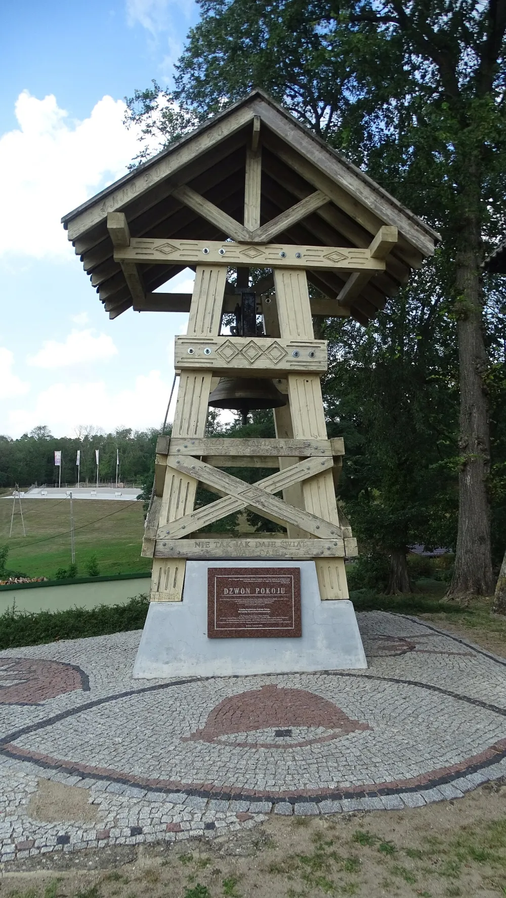 Matki Bożej Nadodrzańskiej Królowej Pokoju , Siekierki, Siekierki — exterior