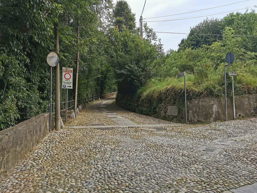 Chiesa dei Santi Cosma e Damiano (Airuno), Airuno — exterior