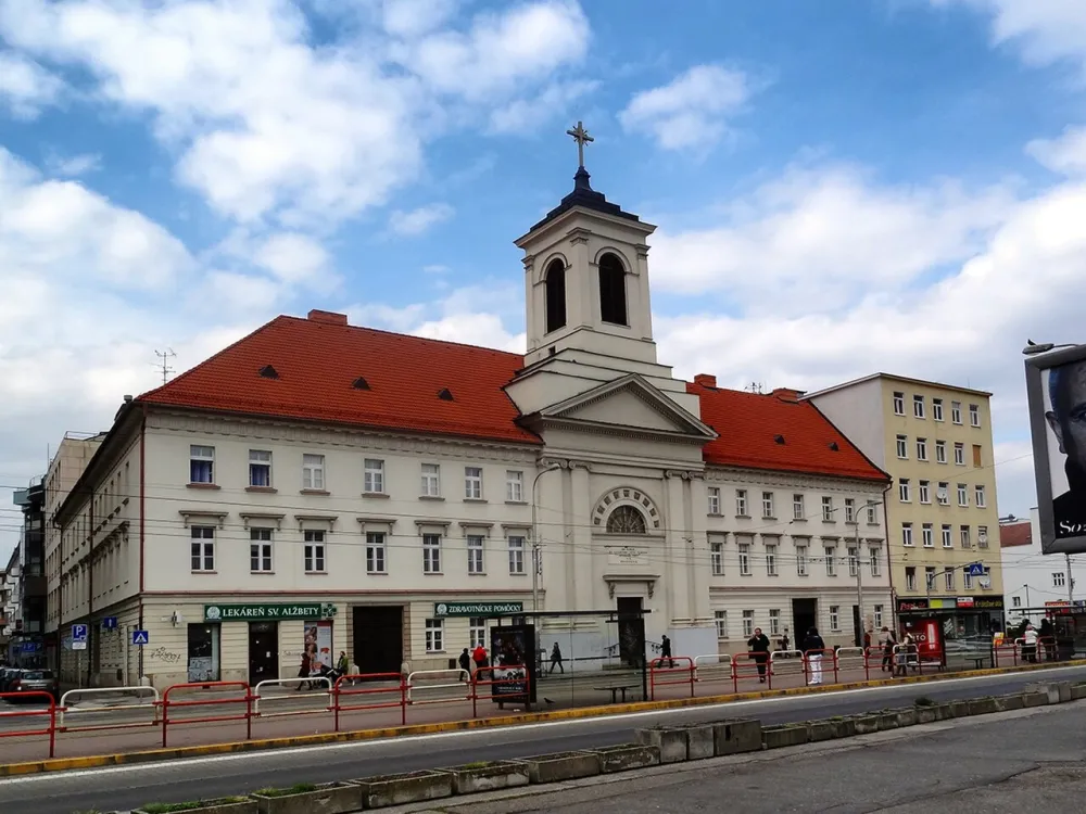 Kostol sv. Ladislava, Bratislava — exterior