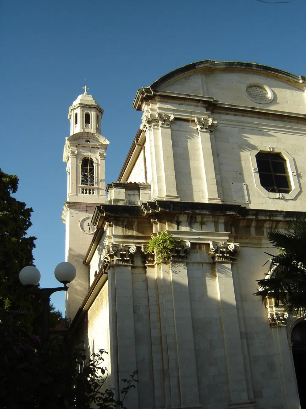 Uznesenja Bl. Djevice Marije, Kaštel Lukšić — exterior