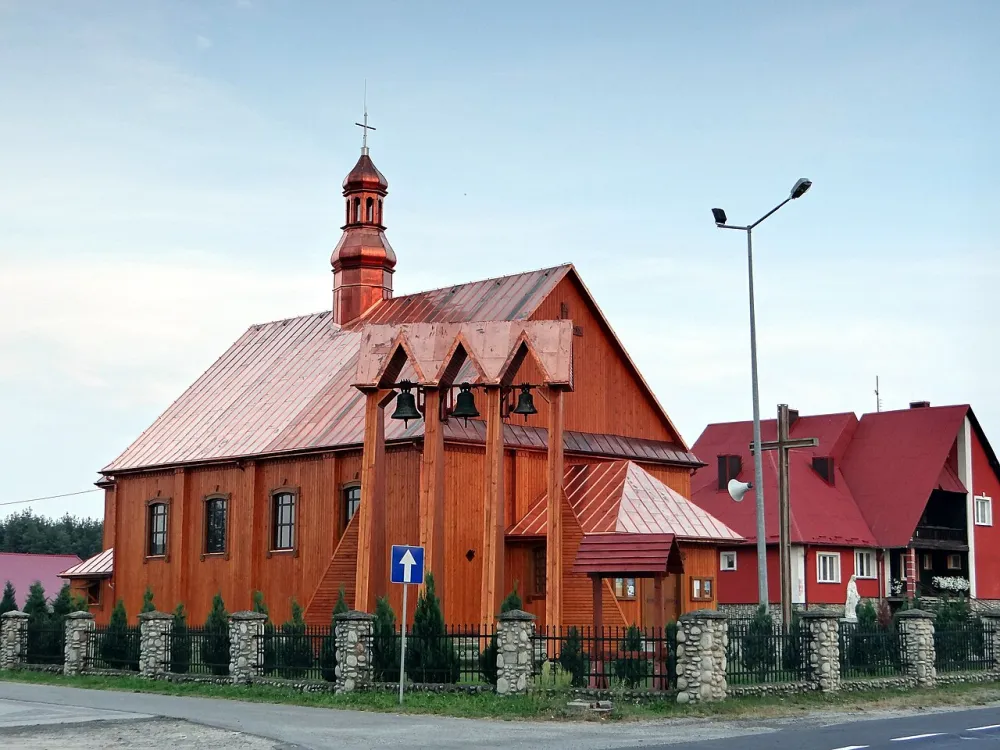 Matki Bożej Królowej Polski, Domostawa, Domostawa — exterior