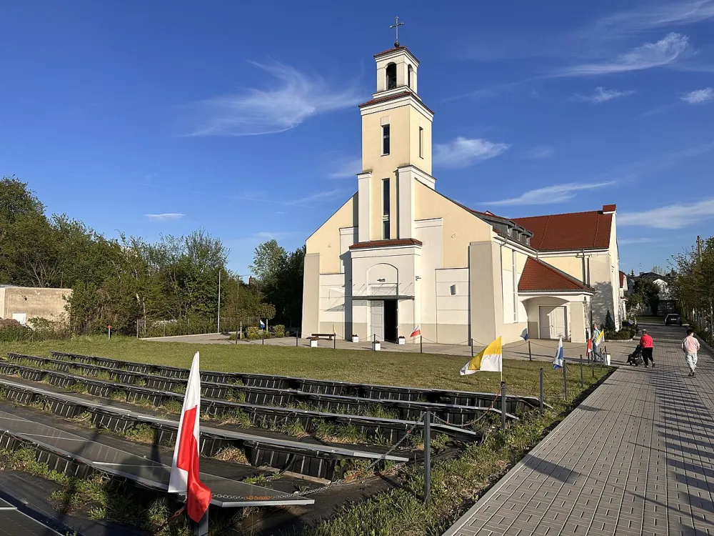Św. Joanny Beretty-Molla, Złotniki, Złotniki — exterior