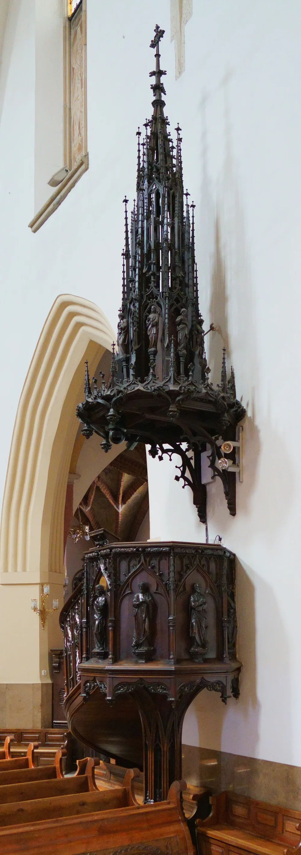 Narodzenia Najświętszej Maryi Panny, Tarnów, Tarnów — exterior