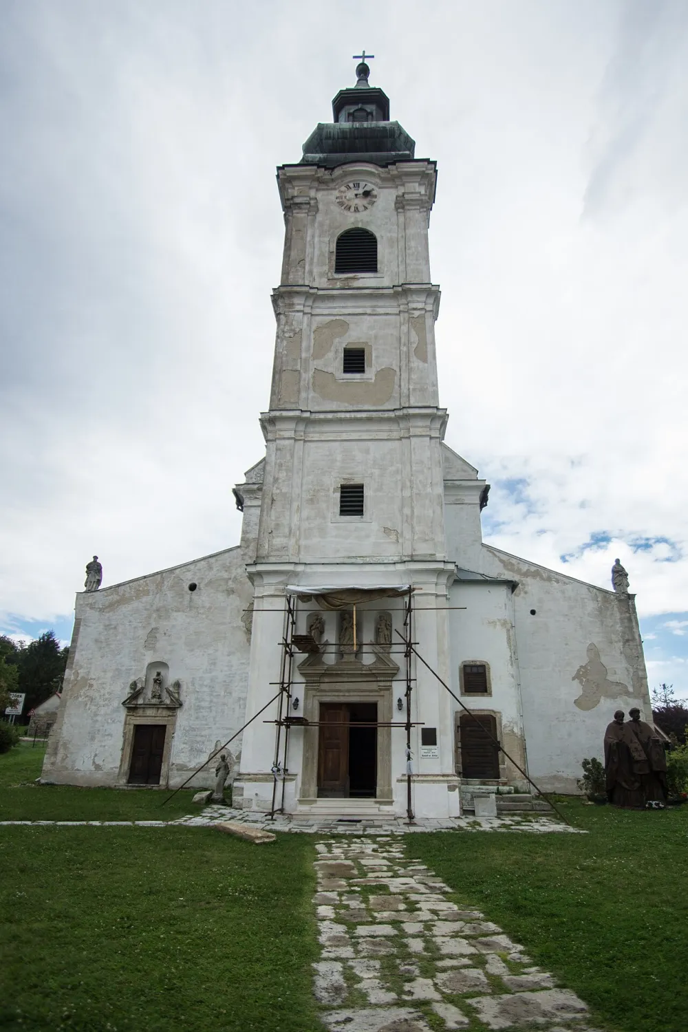 Farský kostol Svätého kríža (Devín), Bratislava — exterior