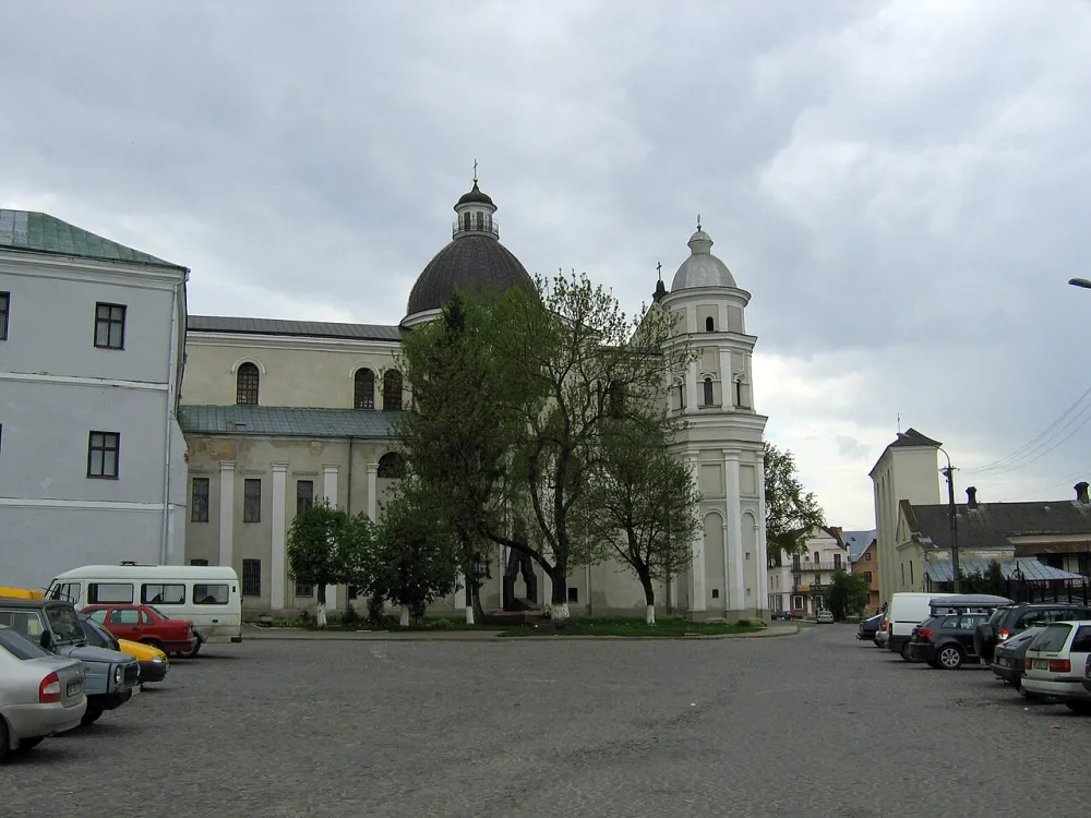 Кафедральний вятих Петра і Павла (Cathedral of Ss Peter and Paul Lutsk), Volyn Oblast — exterior
