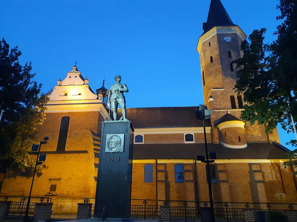 Św. Mateusza Apostoła i Św. Wawrzyńca Męczennika, Pabianice, Pabianice — exterior