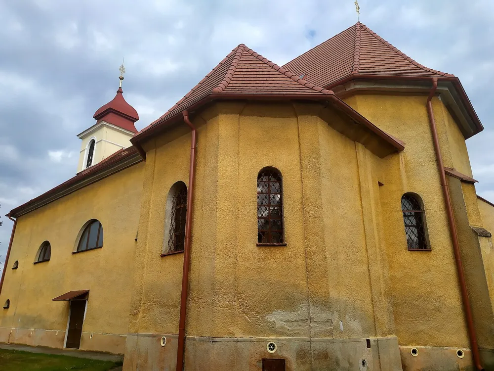Farský kostol sv. Margity Antiochijskej, Bučany — exterior