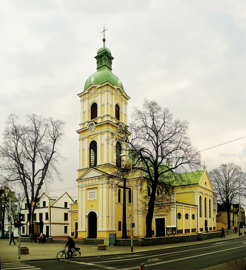 Św. Józefa Oblubieńca NMP i Podwyższenia Krzyża Świętego, Ozorków, Ozorków — exterior